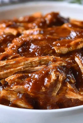Aromatyczny szarpany kurczak w sosie BBQ na każdą okazję