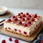 Pyszne ciasto z malinami i białą czekoladą — bez pieczenia!
