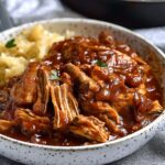 Pyszny szarpany kurczak w sosie BBQ, który pokochasz od razu